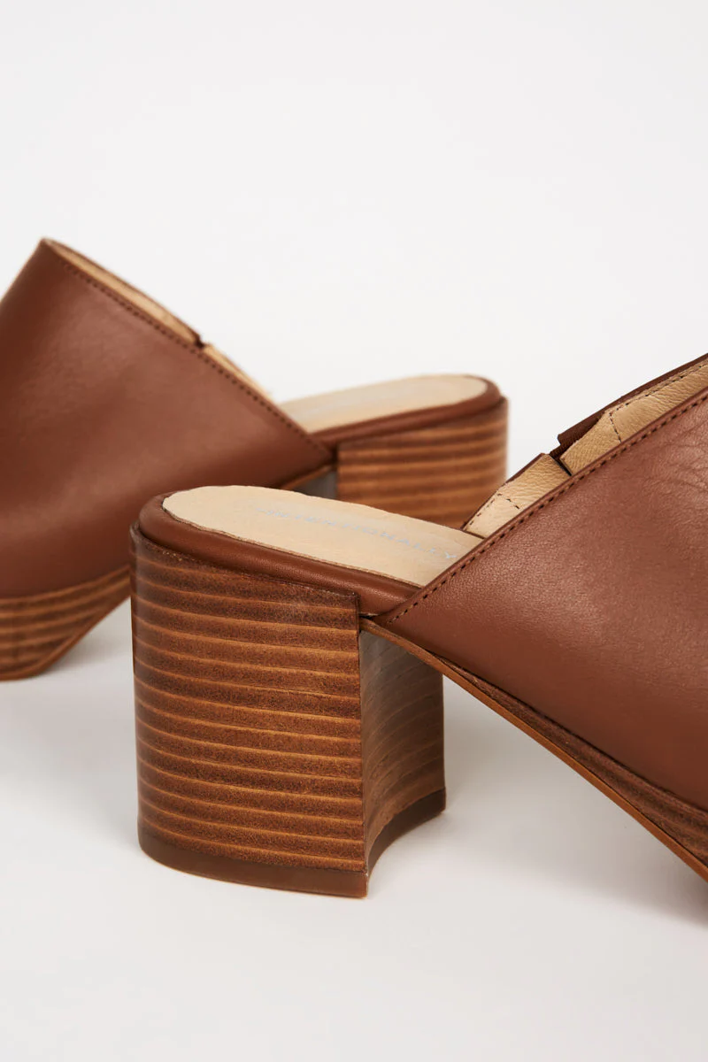 Facts Leather Platform Clog - Image 5
