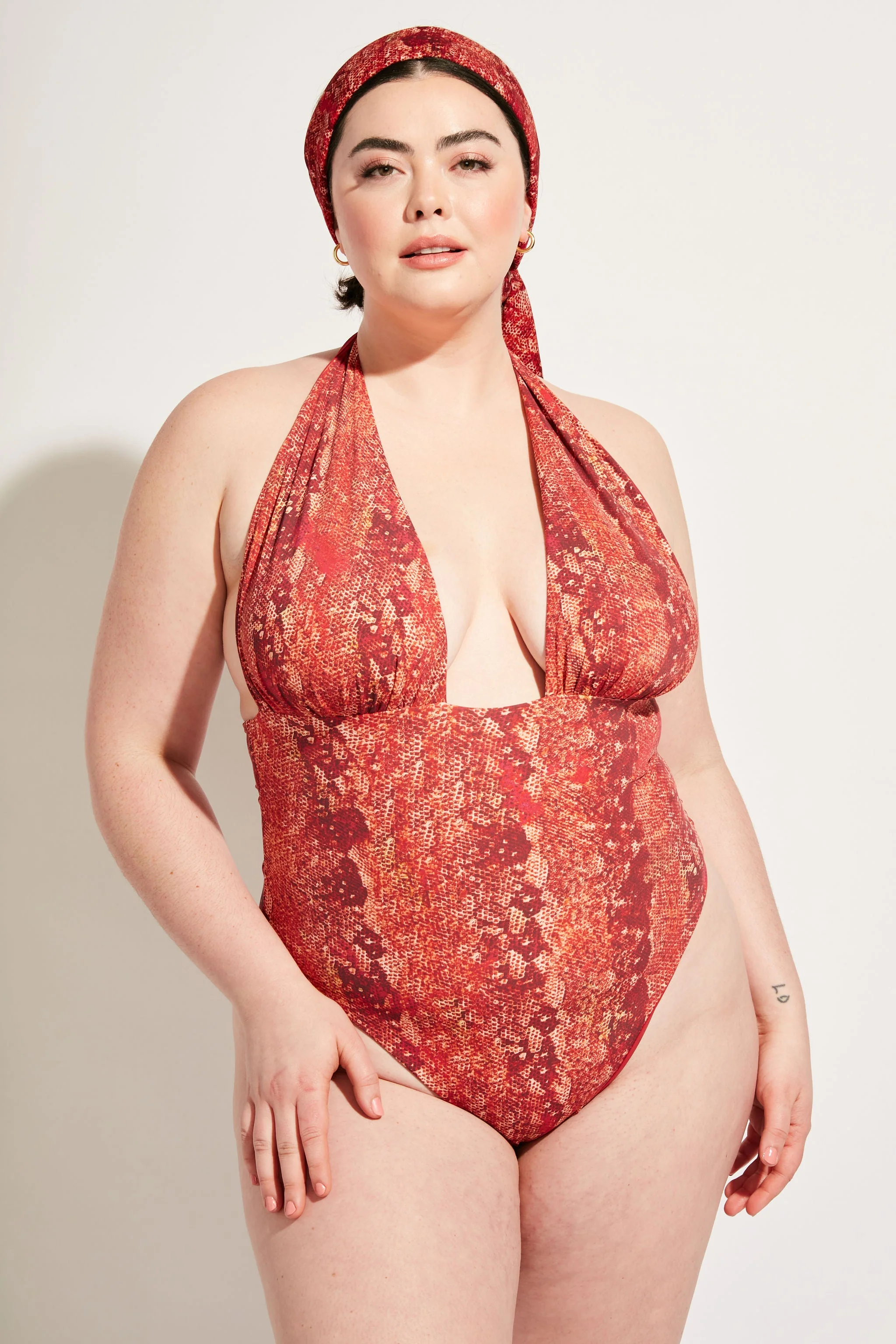 Isle One Piece - Iguana/Merlot - Image 14