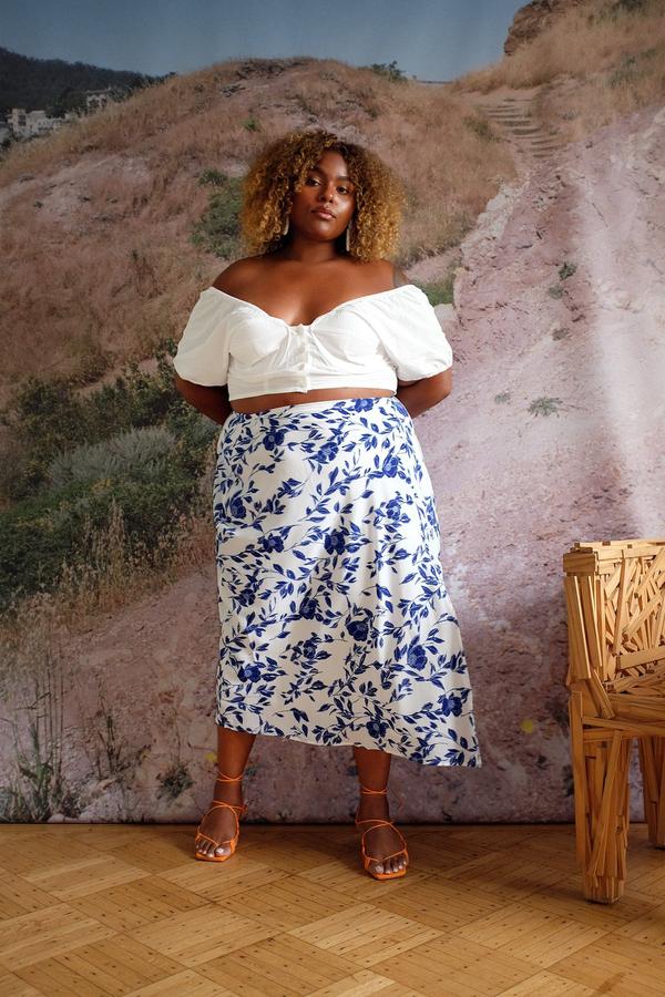 Slit Skirt Pottery Floral